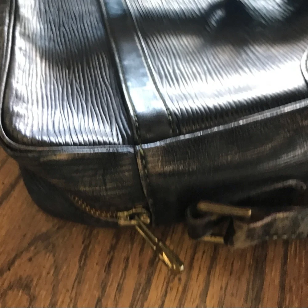 Louis Vuitton Crossbody Bag - Picture 4 of 13